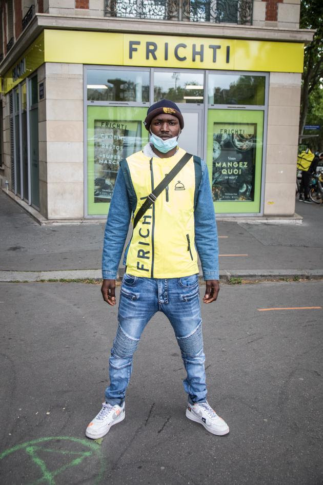 Mamadou Nassokho, sénégalais, 26 ans, livreur pour la plate-forme Frichti.