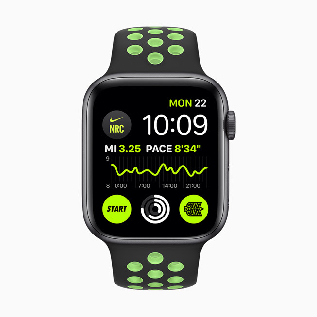 Apple Watch Series 5 螢幕中顯⽰的 Nike Run Club 複雜功能。
