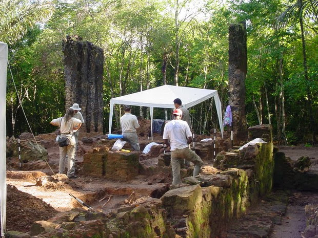 Em Mazagão, pesquisas resultaram na descoberta das ruínas de uma igreja e 52 ossadas (Foto: Gabriel Penha/G1)