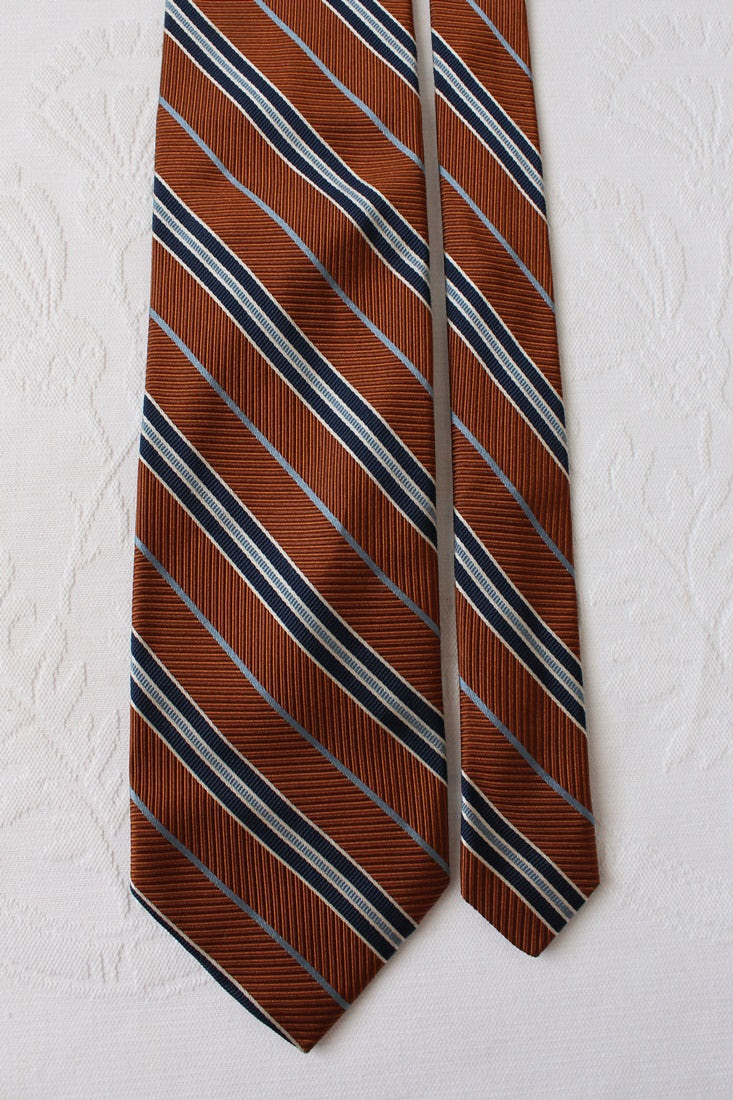 BARNEYS NEW YORK DESIGNER STRIPE NECK TIE