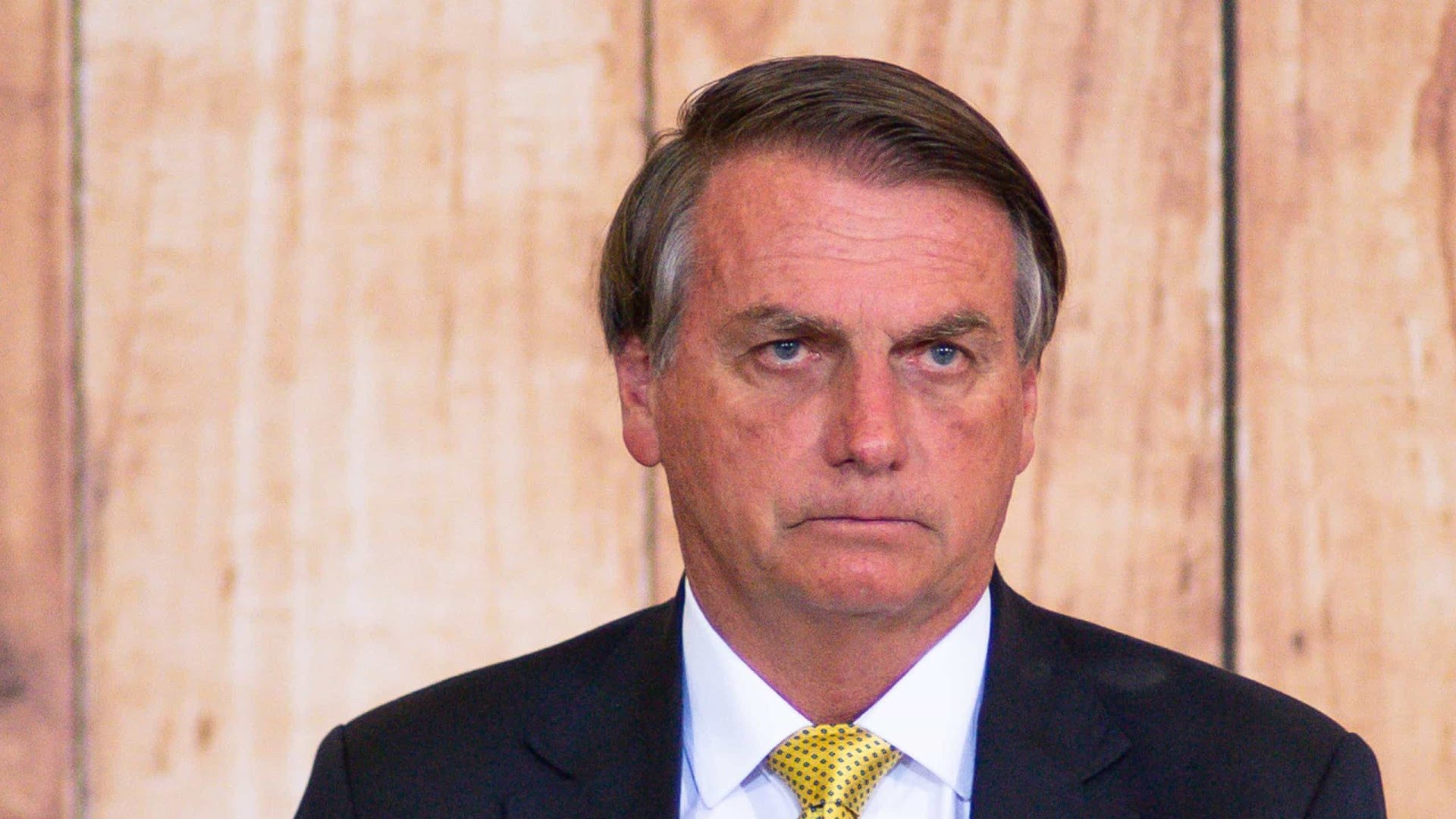Bolsonaro volta a atacar o STF e diz que Daniel Silveira está protegido por lei