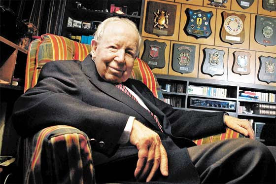 El general Valencia Tovar murió este lunes
7 de julio de 2014 a los 94 años.