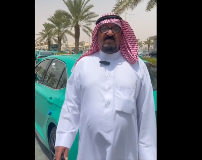 فيديو.. مواطن يروي قصة عمله سائق تاكسي منذ عهد الملك فيصل