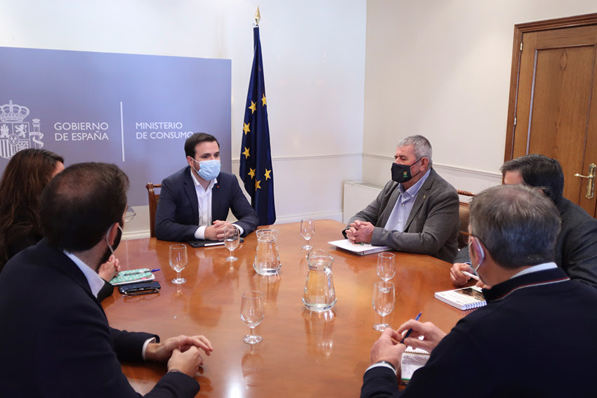 La polémica de las macrogranjas ocupó los titulares en los primeros días de 2022. UPA se reunió con el ministro de Consumo, Alberto Garzón, para explicarle la realidad de la ganadería en España. Foto: Joaquín Terán.