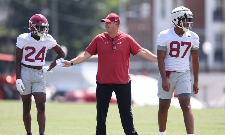 Alabama RB Emmanuel Henderson (#24) next to OC Bill O'Brien in 2022 Fall Camp Practice