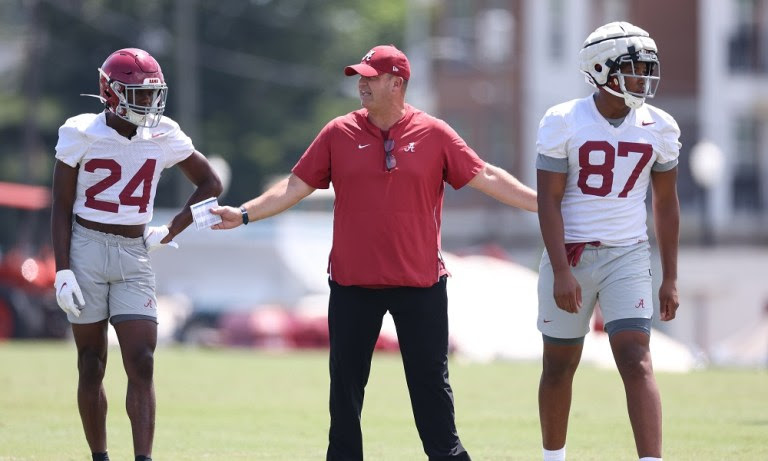 Alabama RB Emmanuel Henderson (#24) next to OC Bill O'Brien in 2022 Fall Camp Practice'Brien in 2022 Fall Camp Practice
