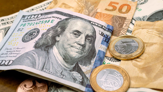 Dólar sobe para R$ 5,43 e bolsa cai para menor nível desde 2020