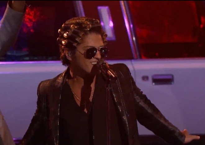 Mark Ronson feat. Bruno Mars – Uptown Funk (live at The Voice USA) B-m