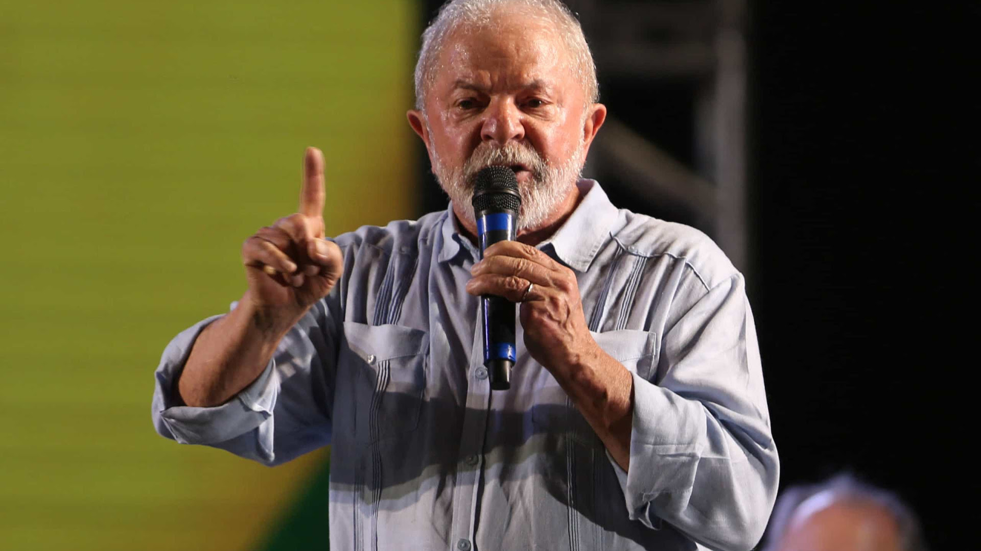 Lula diz que Bolsonaro 'usa' religião e evoca eleitor a desmentir fake news