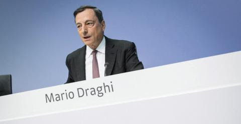 El presidente del Banco Central Europeo (BCE), Mario Draghi, en la rueda de prensa tras una reunión del consejo de gobierno de la entidad sobre la política monetaria. EFE/Frank Rumpenhorst