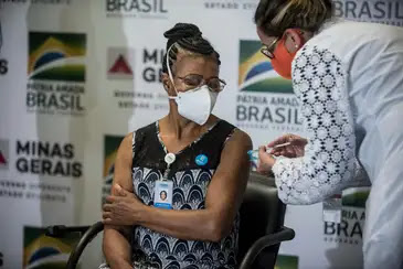 Alexandre Rezende / Nitro/Agência Minas Gerais A técnica de enfermagem Maria Bom Sucesso Pereira foi a primeira imunizada em MG
Alexandre Rezende / Nitro