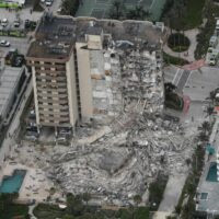 [Video] Miami luxury condo building collapses