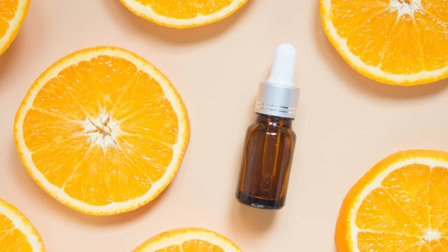 Qual é, afinal, a magia da vitamina C na pele? Desvendamos tudo