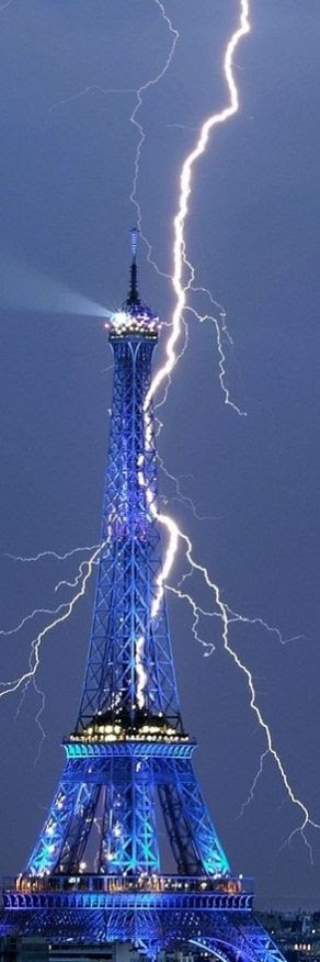 Lightening Eiffel - Paris, France