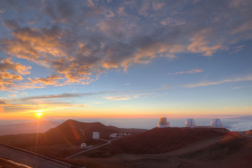 Watching the sunset from the summit of Mauna Kea on HawaiÊ»i Island.