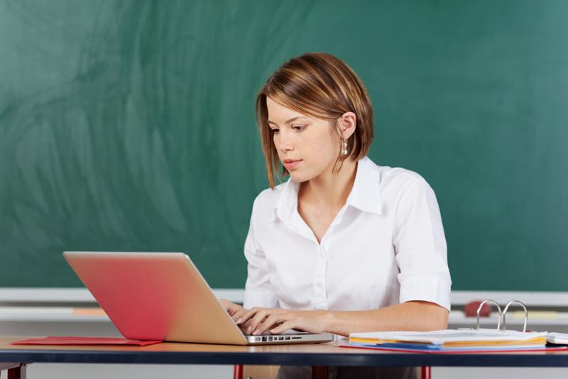 Faronics Insight helps teachers set restrictions on student endpoints. 