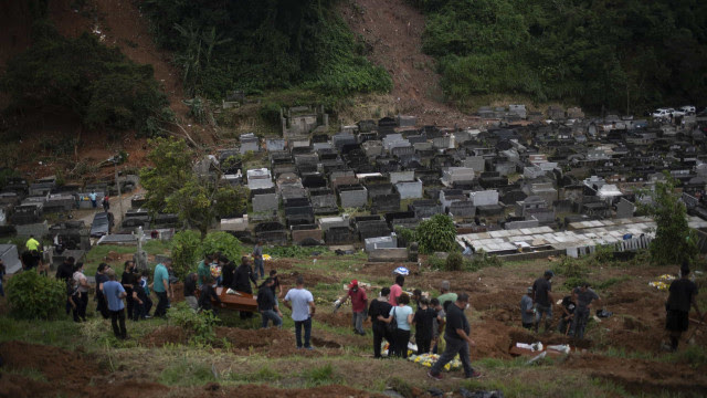 Bombeiros concluem busca por 93 desaparecidos nas enchentes de Petrópolis