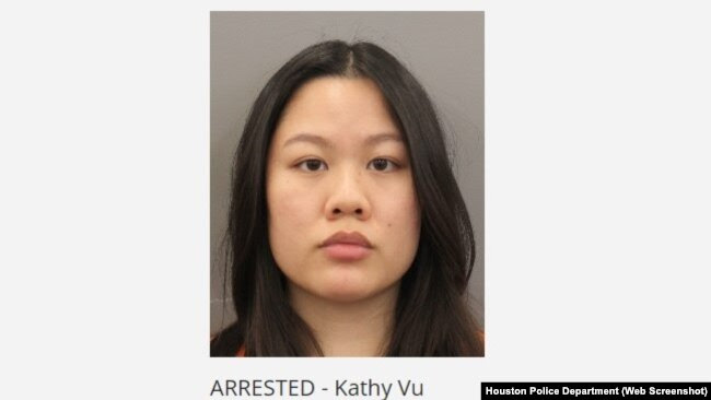 Ảnh của Kathy Vu, bị buộc tội che dấu vụ án mạng, do Sở Cảnh sát Houston công bố.