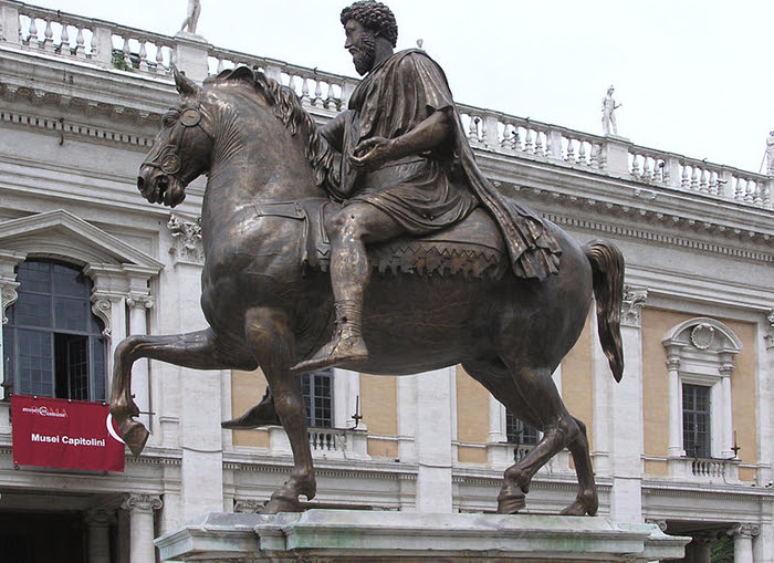800px-Marcus.aurelius.horse.statue.rome.arp (700x509, 402Kb)