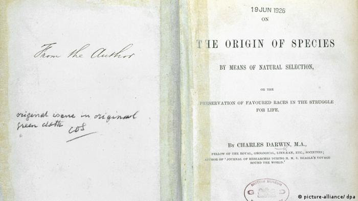 Buch Charles Darwin On The Origin of Species (picture-alliance/ dpa) Buch Charles Darwin On The Origin of Species (picture-alliance/ dpa)