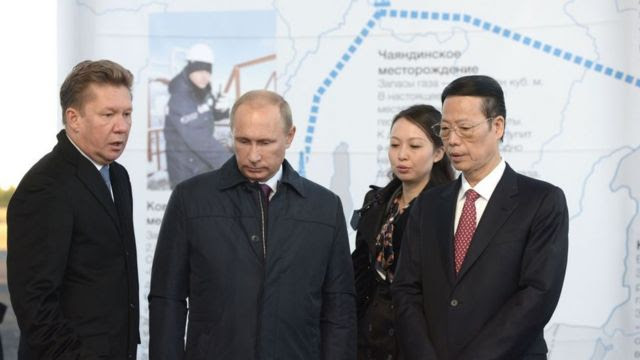 Vladimir Putin com delegação chinesa