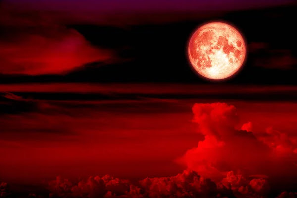 Krwawy Księżyc Niebo Chmura Sterty Linii Rozprzestrzeniania Chmurek Elementy Zdjęcie Obraz Stockowy