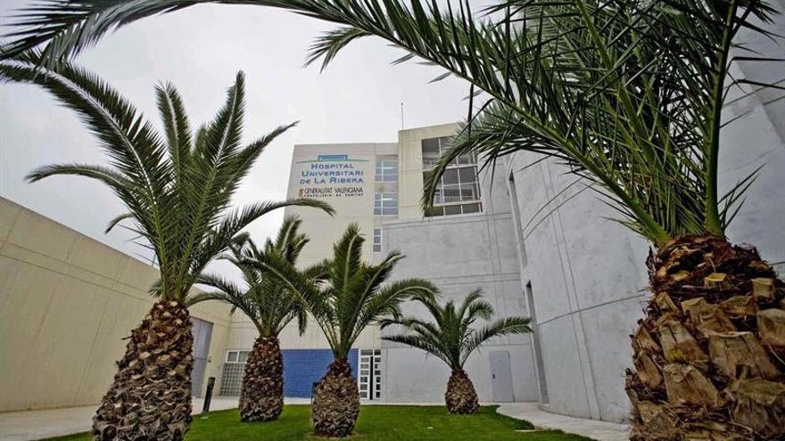 Asociaciones sanitarias valoran que hospital Alzira vuelva a sanidad pública