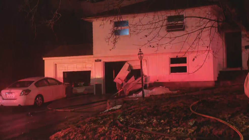  Fire breaks out in Cranston home