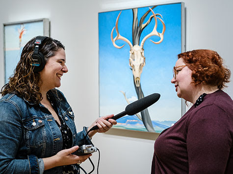 Tamar Avishai speaking with a visitor about Georgia O’Keeffe, Deer Skull with Pedernal