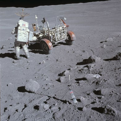 Apollo-16-landing-on-moon-001.jpg