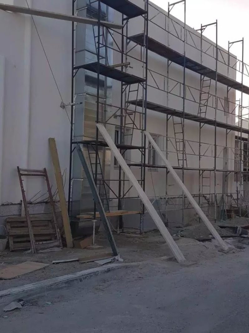 ΣκαλωσιÎÏ‚ Ï…Ï€Î¬Ï Ï‡Î¿Ï…Î½ ακόμη στο ξενοδοχείο