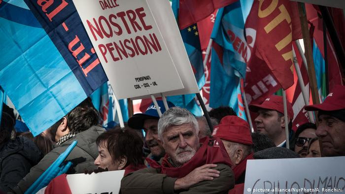 Italien | Großdemo in Rom (picture-alliance/NurPhoto/A. Ronchini) Italien | Großdemo in Rom (picture-alliance/NurPhoto/A. Ronchini)