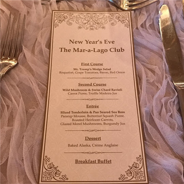 Đến 7g30, thực đơn bữa tiệc đã được tiết lộ và các thực khách sẽ được ăn uống như những ông hoàng, bà chúa với một bữa ăn gồm 3 món, sau đó là tráng miệng, và cuối cùng là buffet điểm tâm để chào đón năm mới.