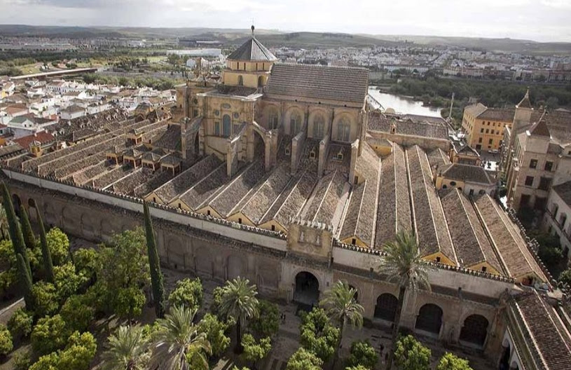 La Plataforma denuncia opacidad en el plan director de la Mezquita y pide participar en su órgano de gestión