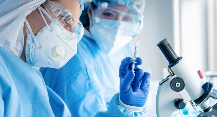 Prof. Andrzej Mackiewicz, wybitny onkolog i immunolog: za półtora miesiąca będziemy mieli gotowy prototyp szczepionki na SARS-CoV-2