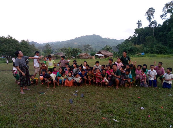 Rangers conducting a GLC program with Kachin IDPs.