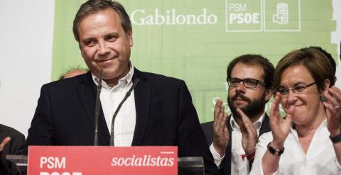 Antonio Miguel Carmona, candidato del PP a la Alcaldía de Madrid, en la noche electoral. EFE/Luca Piergiovanni