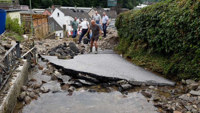 Mais de 30 morrem em inundações na Europa Ocidental
