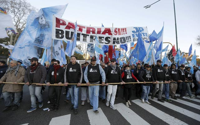 Manifestación en Buenos Aires en contra de las actividades de los fondos buitre, organizada el pasado mes de junio.