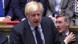 Parlamento britânico impõe derrota a Boris Johnson e abre caminho para bloquear Brexit sem acordo