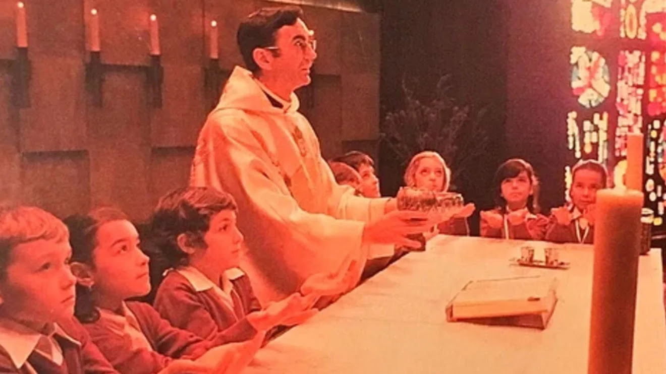 La archidiócesis de Los Ángeles prohíbe la música del cura español Cesáreo Gabaráin, estrella de las canciones de misa, acusado de abusos