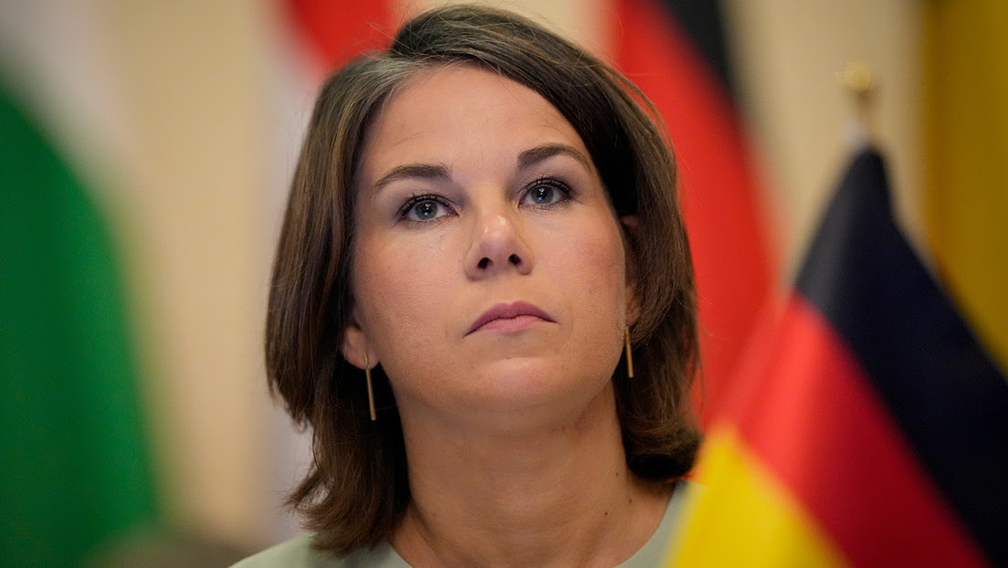 La ministra de Exteriores de Alemania promete apoyar a Ucrania al margen de 