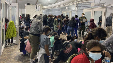Fotos revelan las malas condiciones en centros de detención de migrantes en Texas mientras la Casa Blanca insiste en que "no es una crisis"