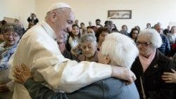 Encuentro del Papa Francisco con los ancianos en la Parroquia San Pablo de la Cruz. Encuentro del Papa Francisco con los ancianos en la Parroquia San Pablo de la Cruz.