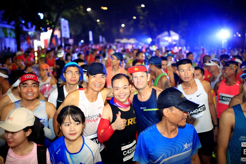 Đỗ Quốc Luật, Nguyễn Thị Oanh vô địch giải Hà Nội Marathon Techcombank - Ảnh 4.