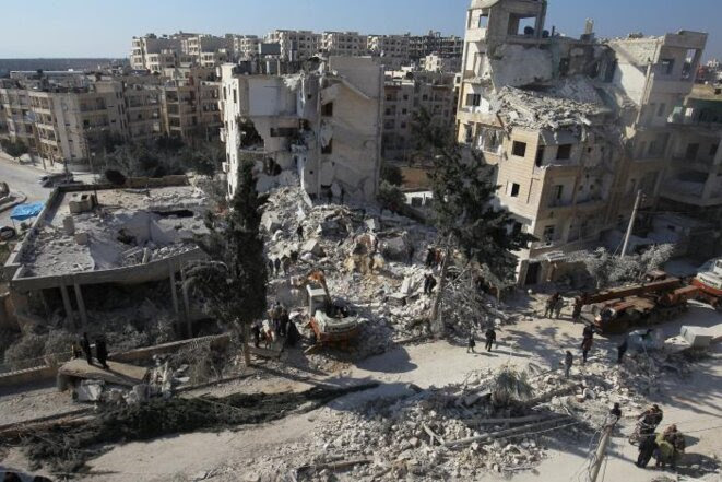 © La ville d'Idlib touchée par un bombardement aérien attribué à des avions russes le 7 février 2017. L'attaque avait fait au moins trente morts parmi les civils.