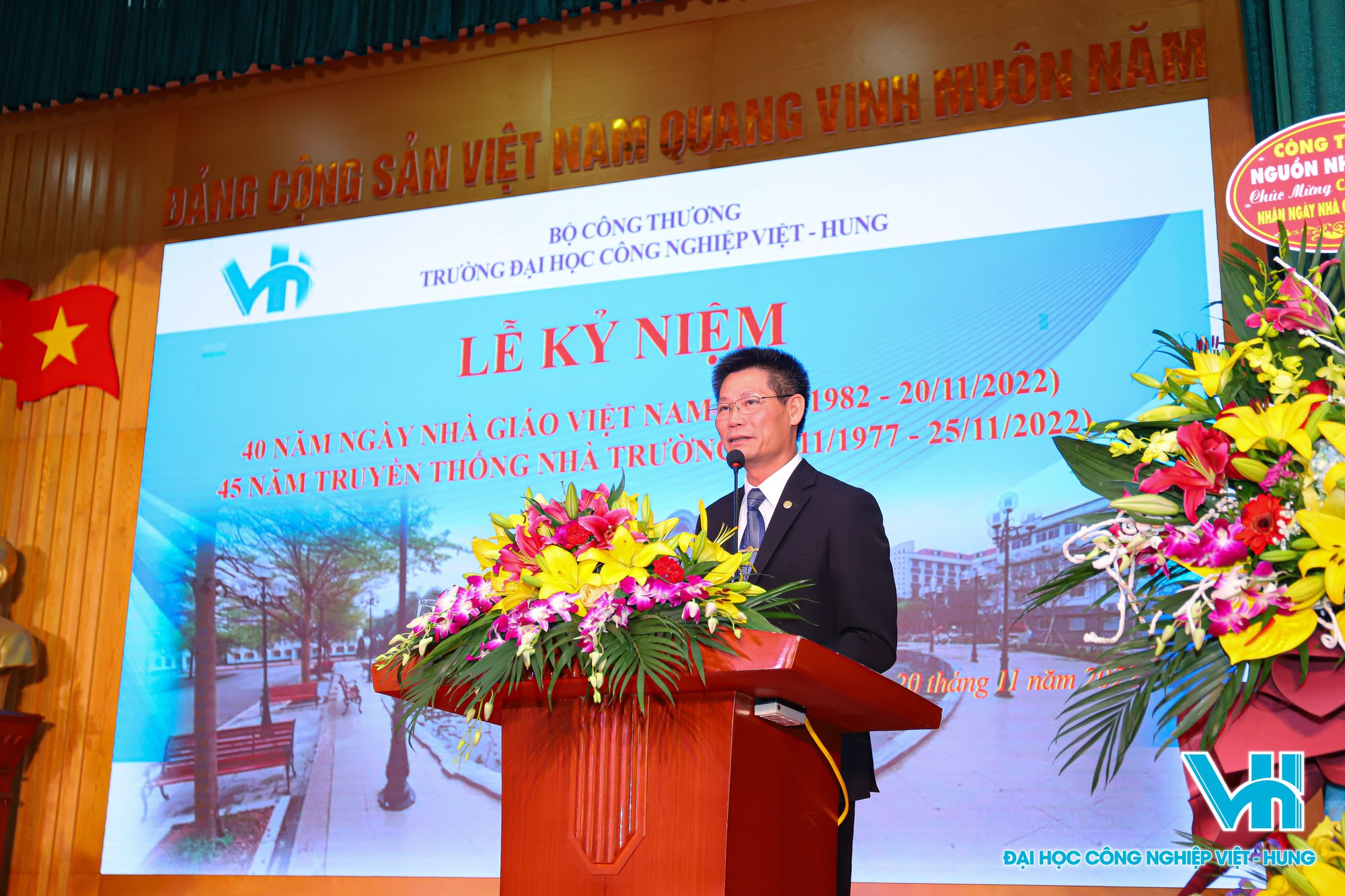 Lễ kỷ niệm 40 năm ngày nhà giáo Việt Nam và 45 năm ngày thành lập trường ĐH Việt - Hung - Ảnh 5.