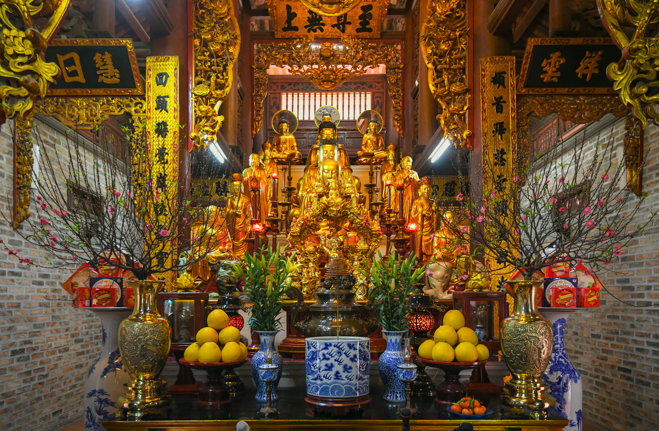 Bức tượng Phật ngồi lưng vua độc nhất Việt Nam ở Hà Nội