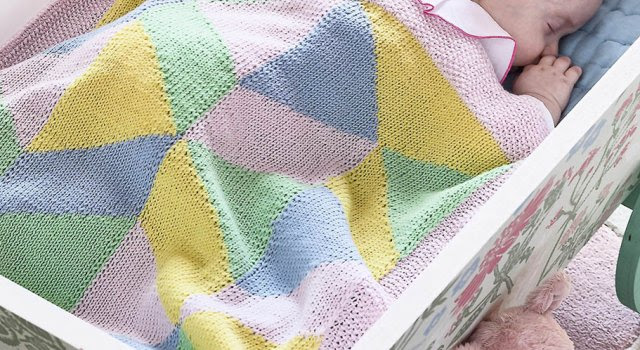 Pretty oeillet squaresbaby couverture 32 "x 32" aran knitting pattern 