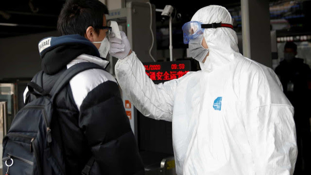 China: número de casos de coronavírus sobe para 9.692